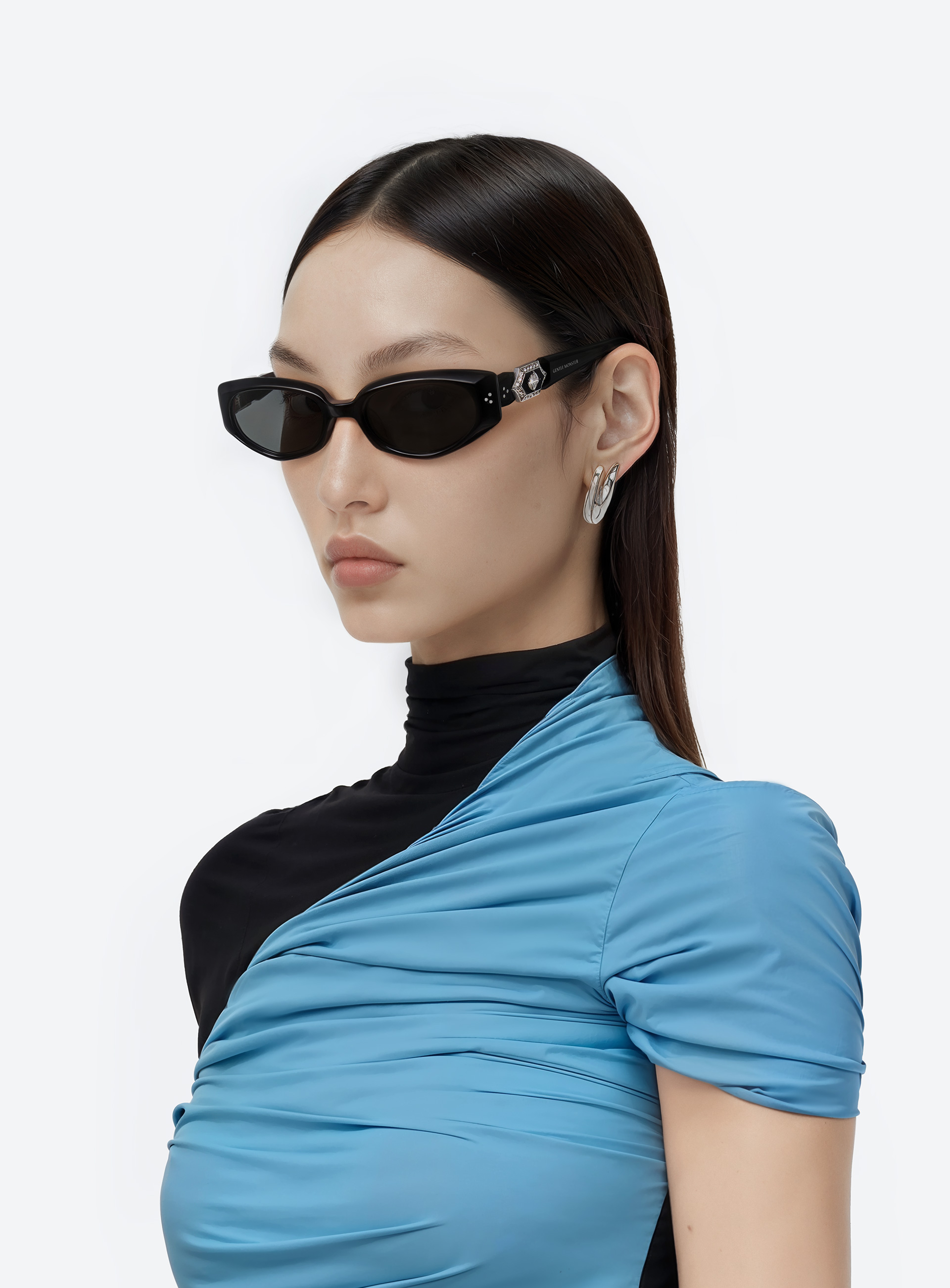 GENTLE MONSTER グレー キャットアイ サングラス Gentle Monster Kiko 01 キャットアイサングラス | ブラック