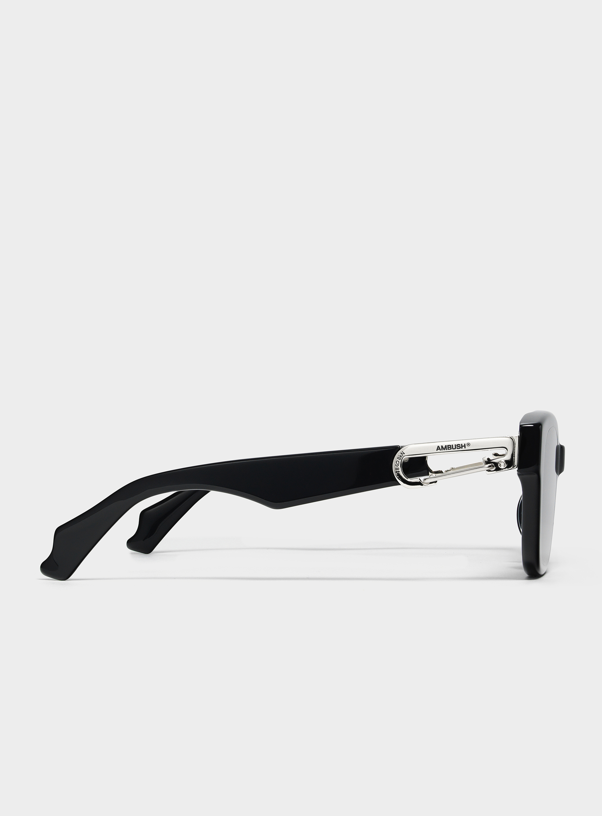 Ambush - Carabiner 1 01