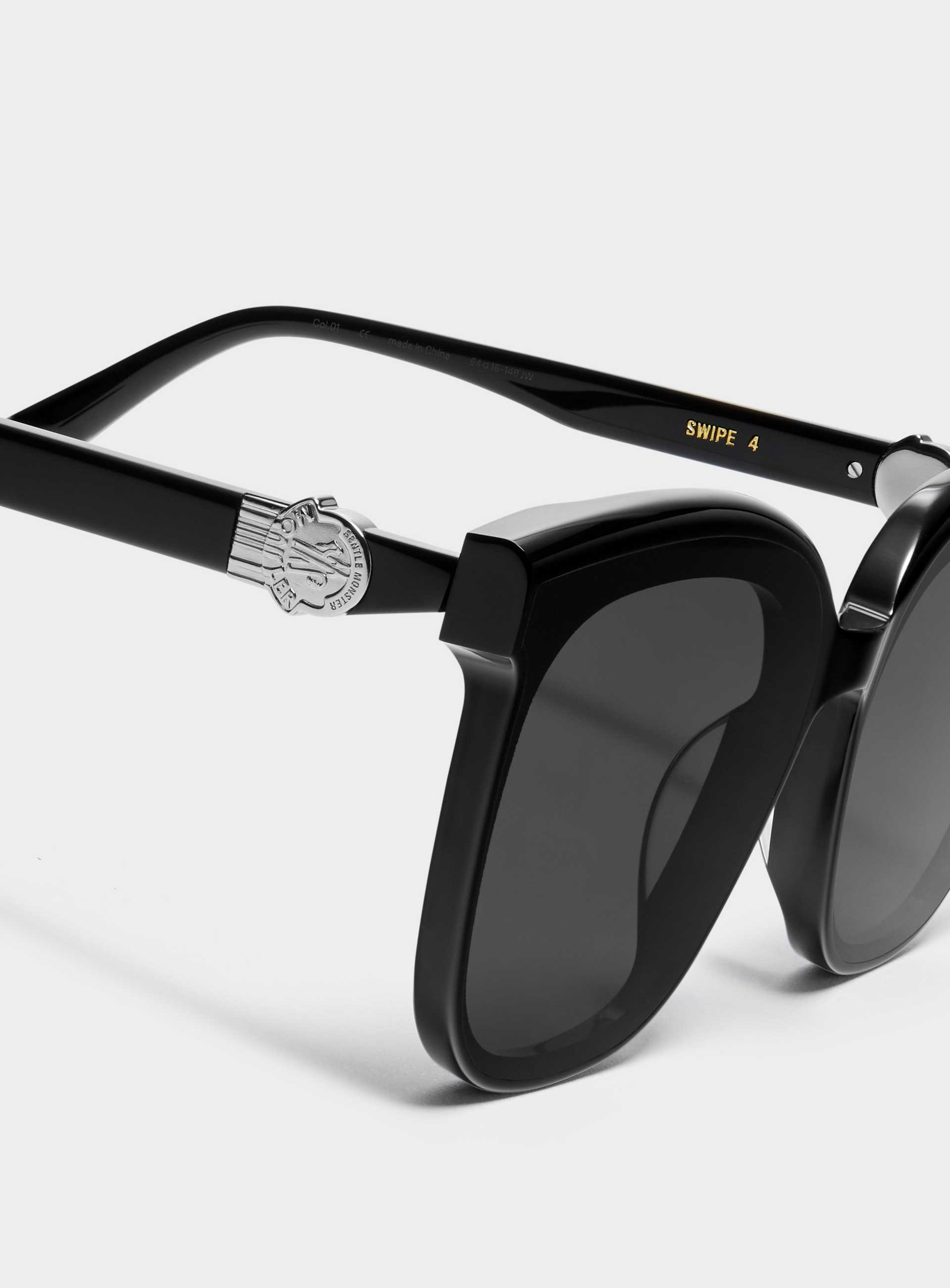Moncler - Swipe 4 01